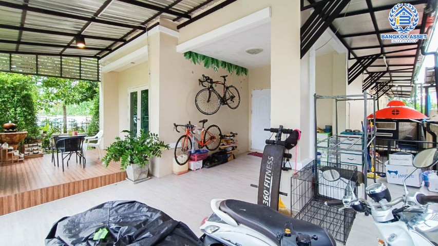 *****บ้านแฝดมือสอง กรุงเทพฯ ม.บุรีรมย์ รามอินทรา-หทัยราษฎร์ หลังมุม เนื้อที่กว้างขวางมากถึง 43.70 ตร.ว. ฟังก์ชัน 3 ห้องนอน 2 ห้องน้ำ ที่จอดรถ 1 คัน ต่อเติมจัดเต็ม รองรับทุกการอยู่อยาศัย ด้านข้างบ้านมีพื้นที่เหลือให้จัดเป็นมุมพักผ่อนได้ ทำเลดี เชื่อมต่อหลากหลายเส้นทาง ใกล้รถไฟฟ้าสายสีชมพู "สถานีคู้บอน" และจุดขึ้นทางด่วน "จุติโชติ"